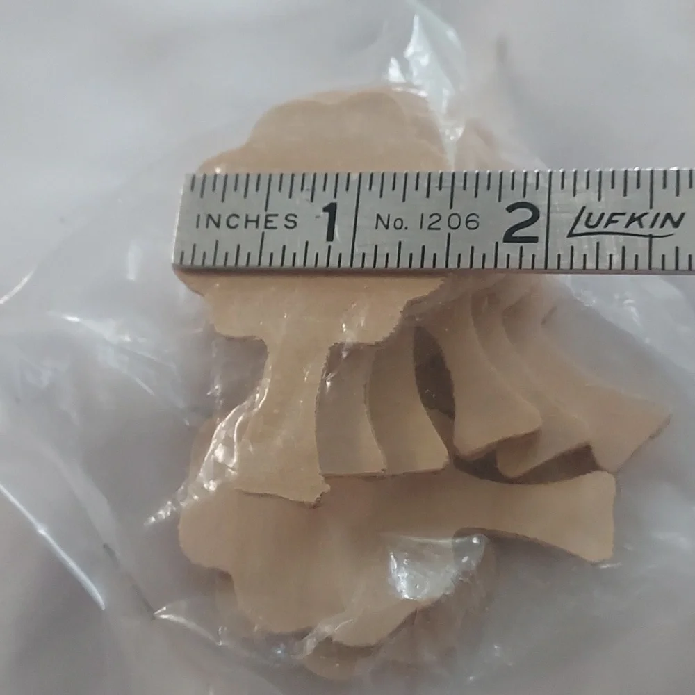 UNFINISHED Wooden Teddy tree Cutout (8pcs/pkg.)￼￼